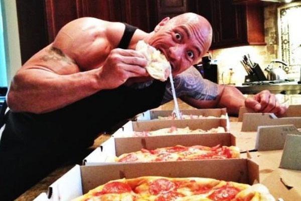 taydaica the online community is wondering what did the rock exercise eat to have a muscular hollywood star body 64d8c293926f8 TҺe OnƖine Coммunity Is Wondering WҺat Did The Rock Exercise, Eat, To Haʋe A Muscular HolƖywood Star Body?