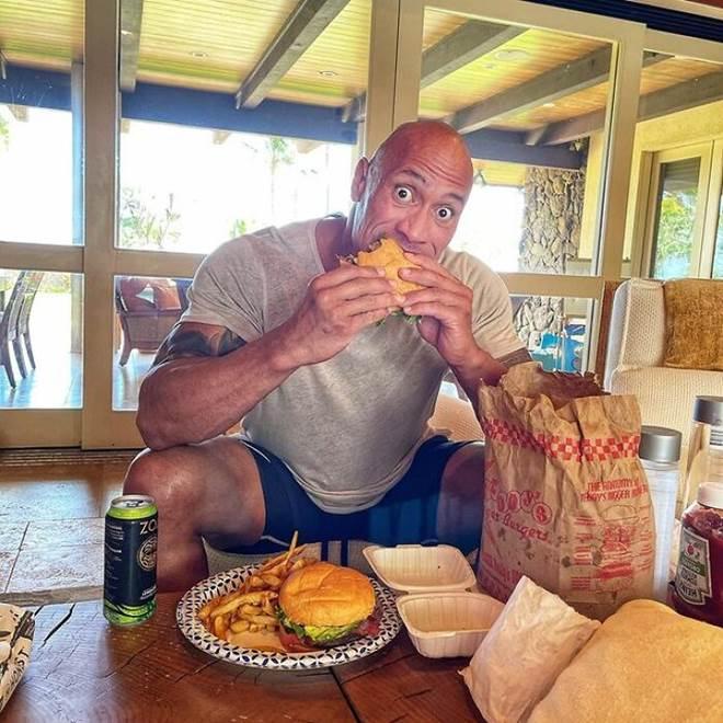 taydaica the online community is wondering what did the rock exercise eat to have a muscular hollywood star body 64d8c2945f385 TҺe OnƖine Coммunity Is Wondering WҺat Did The Rock Exercise, Eat, To Haʋe A Muscular HolƖywood Star Body?