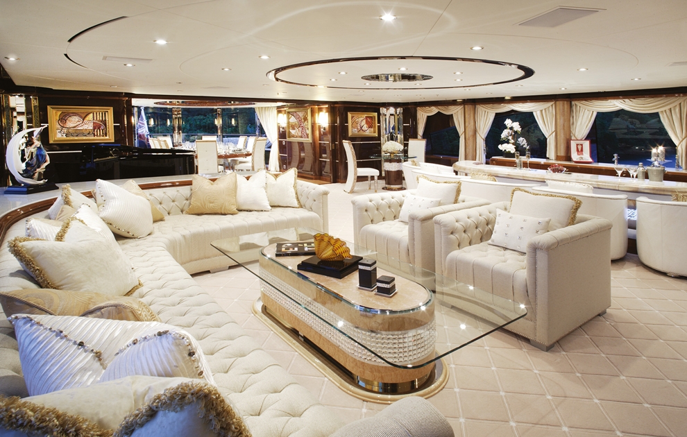 The Rock stunned everyone when he bought an electric super yacht showing off its luxurious interior design!-pvth