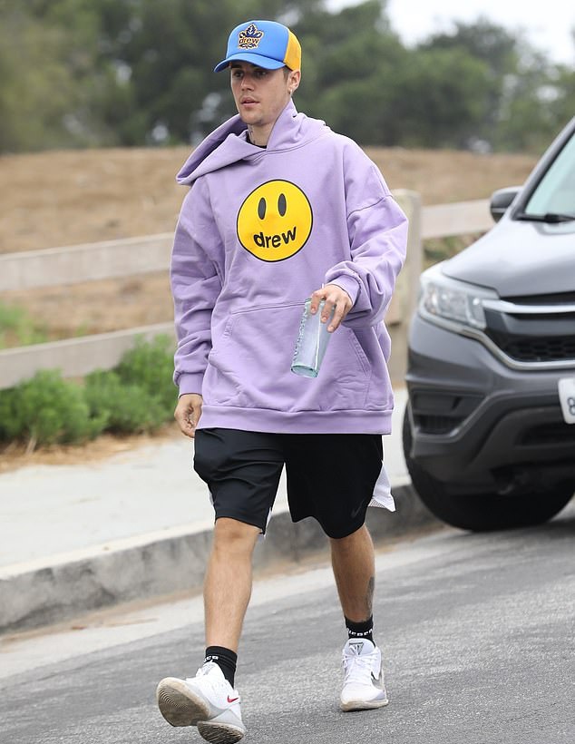 Justin Bieber Wears ‘Drew House’ Streetwear Line With Handles For Your ...