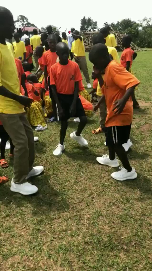 Complex Sneakers på X: "Kanye West made a Yeezy delivery to kids in Uganda.  🎥: @kimkardashian https://t.co/hrpEjcuQwu" / X