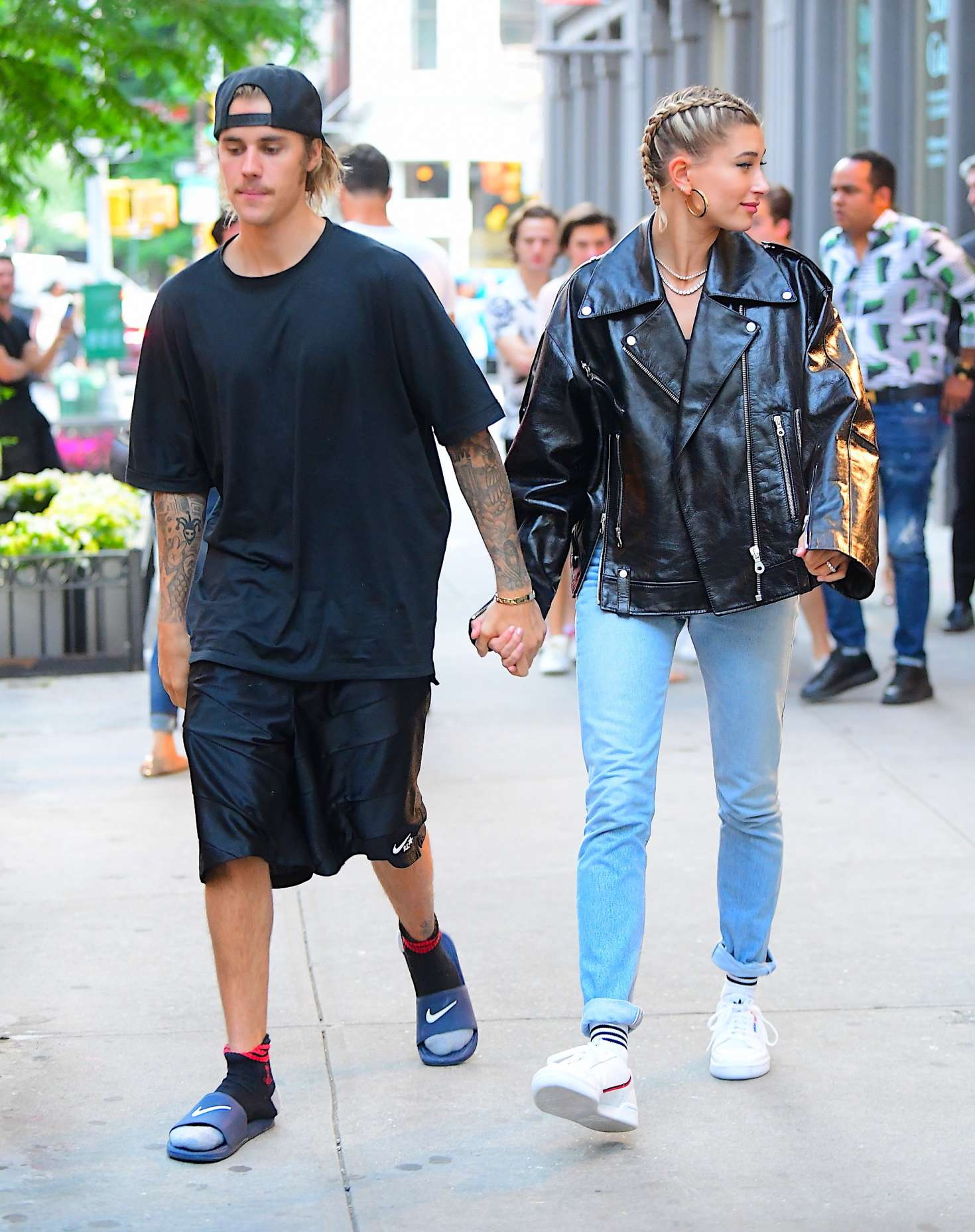 Power Couple Justin Bieber – Hailey Baldwin Take To The Streets To Shop 