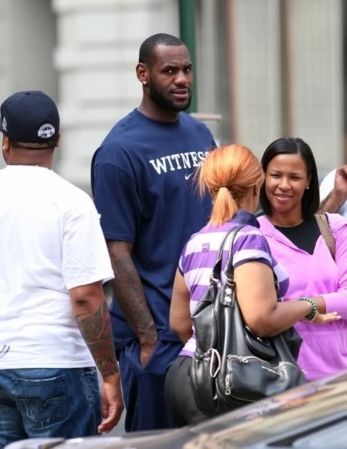 Latest Photo Revealed of LeBron James Wearing a Pink Dress Goes Viral ...