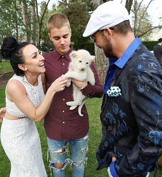 Camera Recorded The First Image Of Justin And Chelsey Bieber Having Fun
