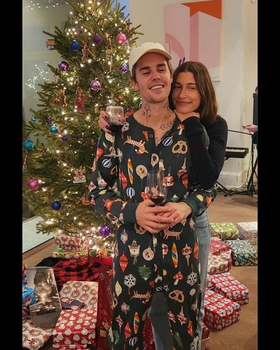 Justin And Hailey Bieber Enjoying A Cozy Christmas Night With Their ...