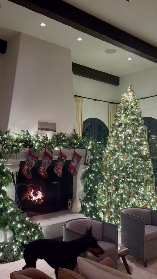 Kim Kardashian Fans Crown Kendall Jenner With ‘Best’ Christmas ...