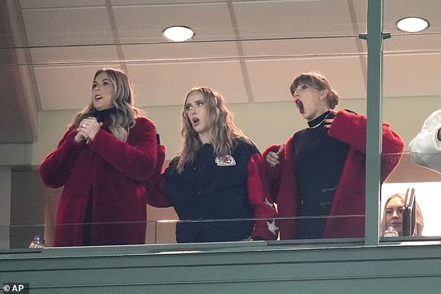 The First Images Of Taylor Swift Cheering On Boyfriend Travis Kelce But ...