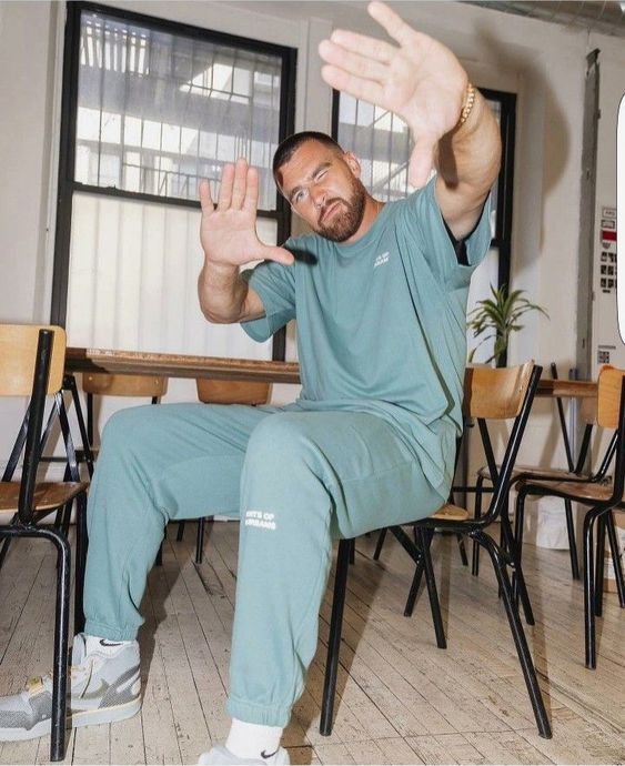 Travis Kelce Unveils Streetwear Outfits Your Spring 2024 Style   Quantran Travis Kelce Unveils Streetwear Outfits Your Spring Style Inspiration 65c97febbcde8 