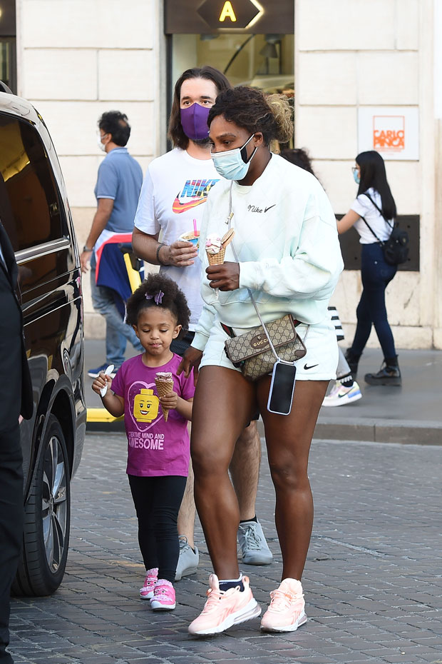 Serena Williams Showed Off Matching Ni.ke Shoes And Outfits That She ...